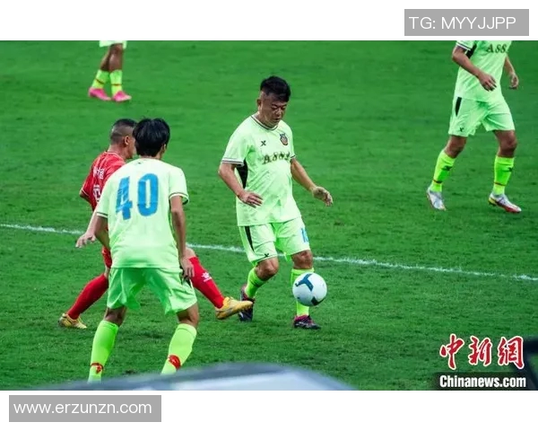 足球明星场上精彩对话揭秘球场内外的友谊与竞争