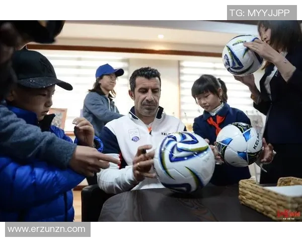 足球明星路易斯菲戈的传奇人生与辉煌成就回顾